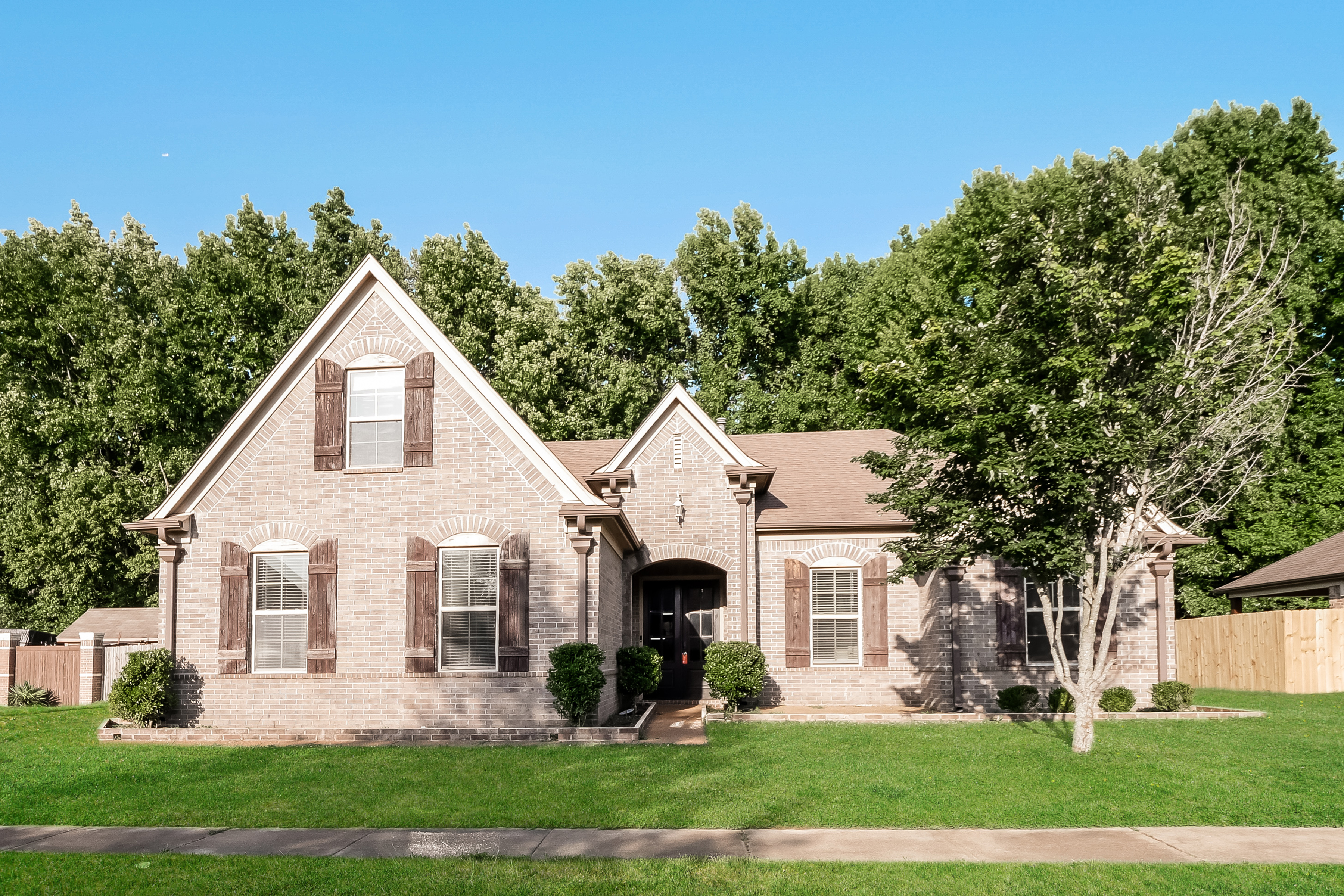 5398 MEADOWBRIAR TRL MEMPHIS, TN 38125